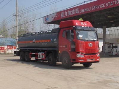 程力威牌CLW5310GFWC5型腐蚀性物品罐式运输车