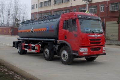程力威牌CLW5257GFWC5型腐蚀性物品罐式运输车