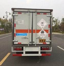 程力威牌CLW5030XDGE6毒性和感染性物品厢式运输车
