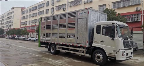 国六全铝合金6.6米畜禽运输车