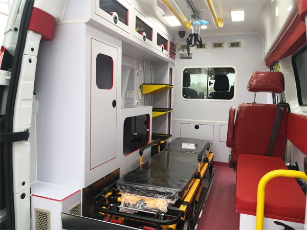 福特新全顺V362中轴监护型救护车-普通警灯