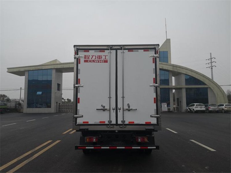 4.2米重汽豪沃冷藏运输车出厂价销售