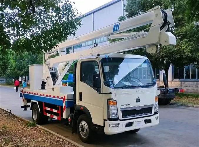 重汽豪沃14~16米折臂高空作业车出口车型