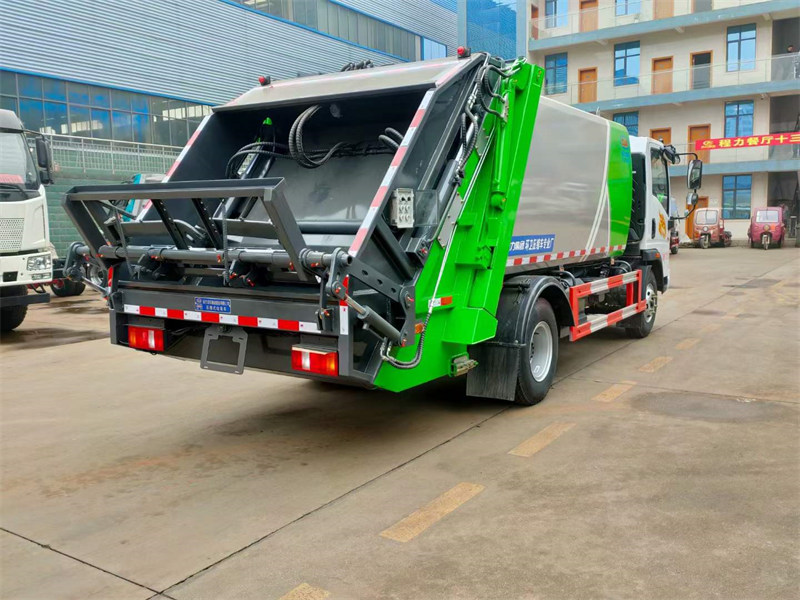 压缩垃圾车重汽豪曼环保出行的新选择