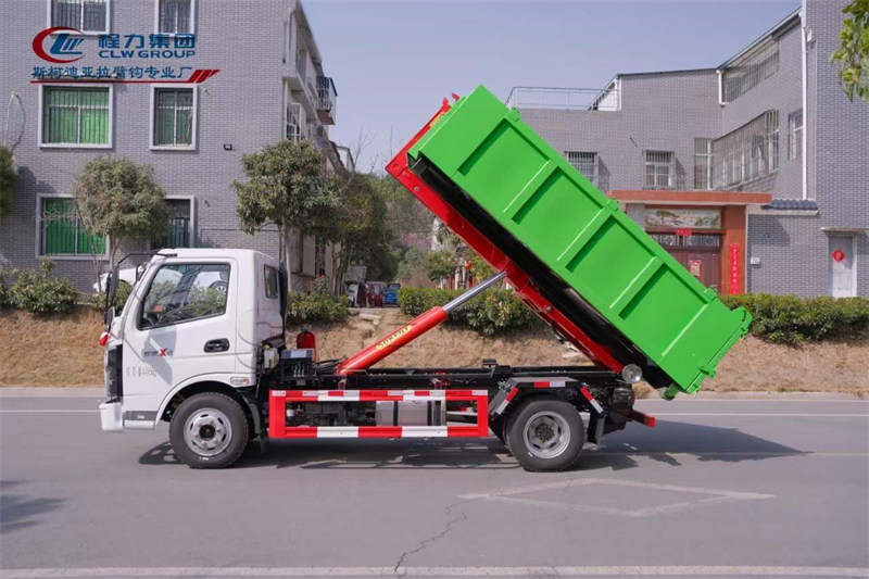 飞碟奥驰X2国六车厢可卸式垃圾车卓越性能与环保理念并存