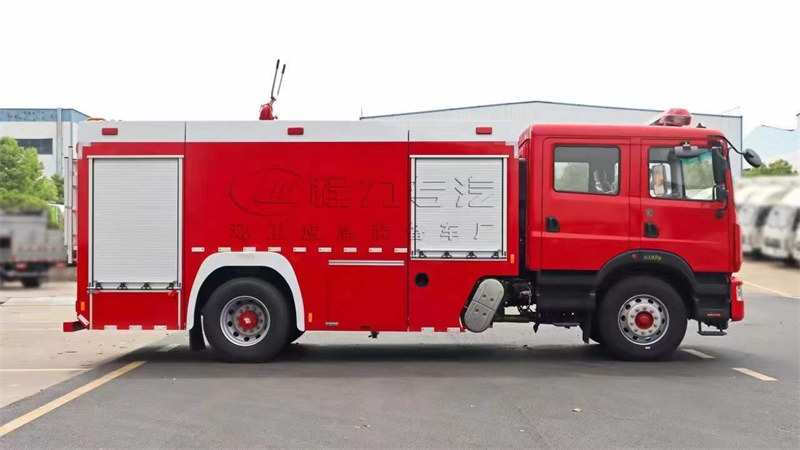 国六东风D9六吨水罐消防车企业消防新选择